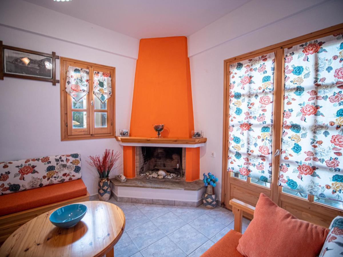 Orange House For Big Families In - Delicious * Damouchari