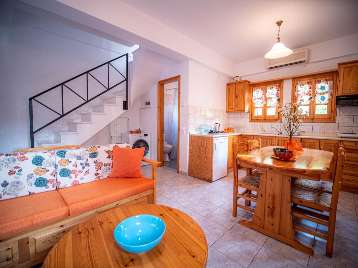 Orange House For Big Families In - Delicious * Damouchari