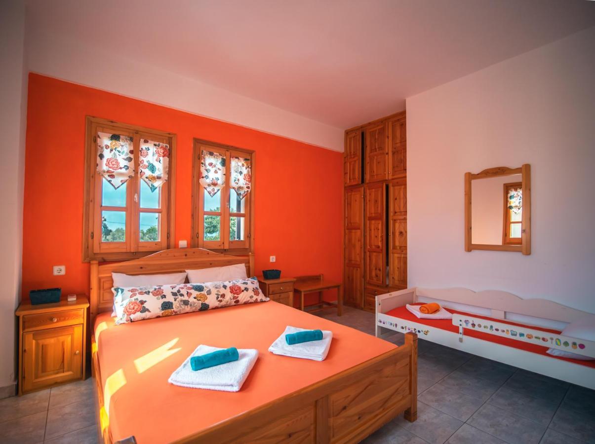Orange House For Big Families In - Delicious * Damouchari