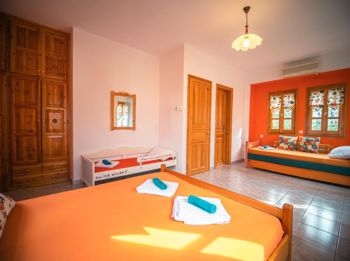 Orange House For Big Families In - Delicious * Damouchari