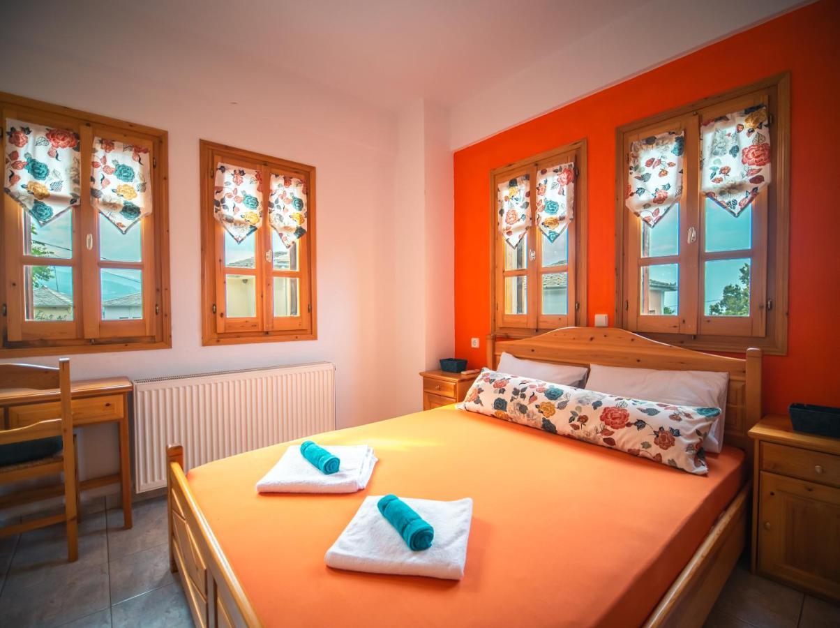 Orange House For Big Families In - Delicious * Damouchari